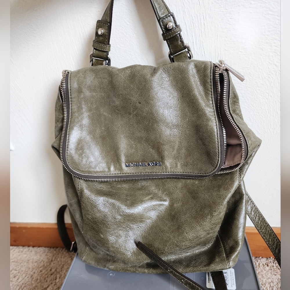 Michael Kors Lisbeth Leather Backpack green